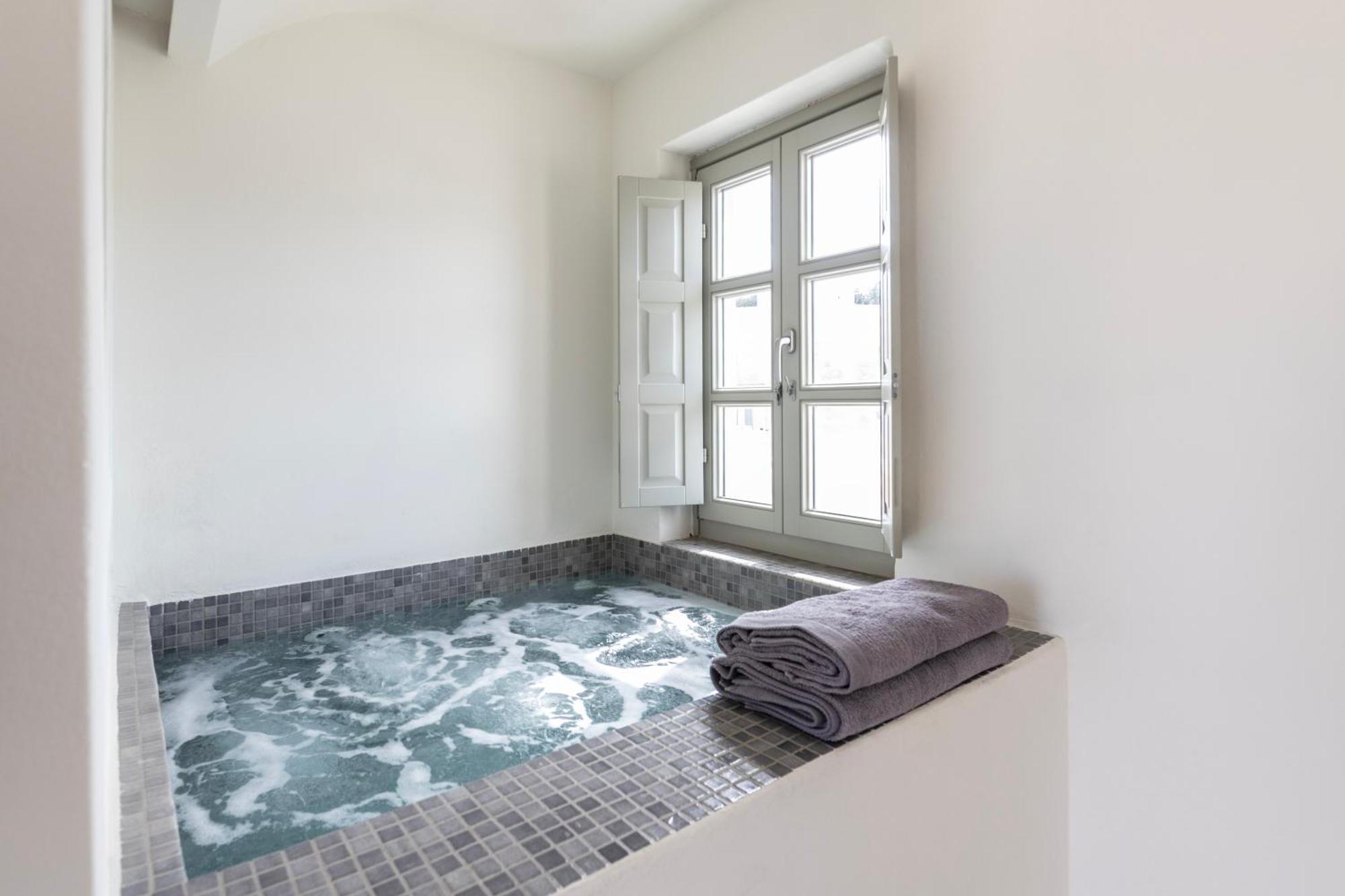 Frescoes Luxury Suites By Kb Hospitality 梅萨雷亚 外观 照片